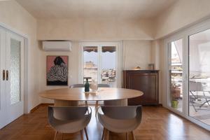 LIV - Artistic Rooftop Apartment in Pagrati