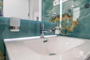 Lale Verde - Modern 2BR with sea views, 2 pools and garage