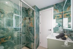 Lale Verde - Modern 2BR with sea views, 2 pools and garage