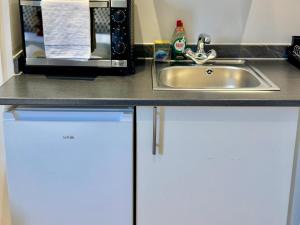 Trendy Studio Near Tube in Shepherds Bush Hotspot - Pass the Keys