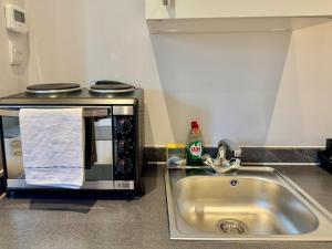 Trendy Studio Near Tube in Shepherds Bush Hotspot - Pass the Keys