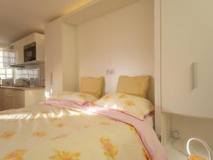 Charmant studio rénové avec terrasse, climatisation et WiFi gratuit - FR-1-196-166