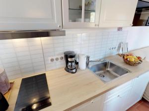 Charmant studio rénové avec terrasse, climatisation et WiFi gratuit - FR-1-196-166