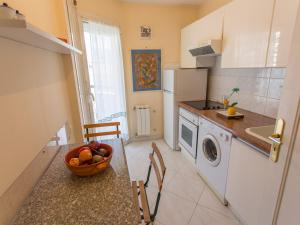 Grand 2P climatisé, terrasse, parking, centre Menton, commerces & plages à pied - FR-1-196-189