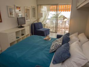 Studio rénové face mer avec terrasse, clim, wifi et proche commodités à Menton - FR-1-196-167