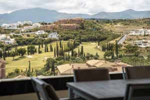 Hoyo 100 Views Terrace Pools