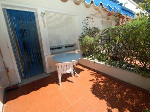Studio lumineux avec grande terrasse et garage privé à Menton - FR-1-196-276