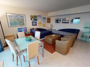 Grand 2P face mer avec balcon, parking, piscine et spa en centre-ville à Menton - FR-1-196-284