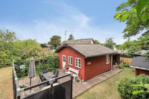 Lifestyle Near Sea And Town