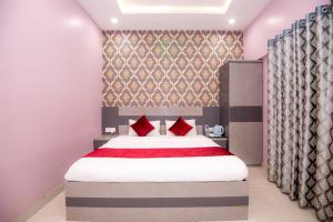 Hotel Ayodhya Palace - 400 Mtrs from HANUMAN GARHI