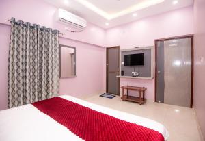 Hotel Ayodhya Palace - 400 Mtrs from HANUMAN GARHI