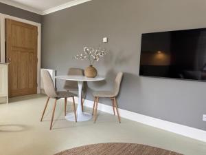 Aaron Glen Guest Apartments