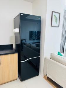 Avant at the Fort BGC with King Bed and Motorized Curtains & 65 in TV