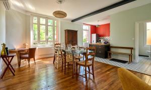 Appartements Maison Grenat, with terrace by PRIM0conciergerie : Maison 2 Chambres