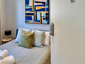 Cosy Studio Shepherds Bush Steps to Tube - Pass The Keys