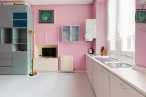 GuestHost - Isola Cosy Pink Studio Apt