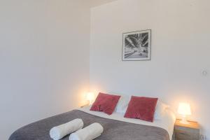 Appartements Le Pipet - T2 avec terrasse, vue, a deux pas du theatre antique : photos des chambres