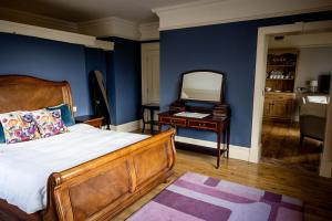 Cliff View Apartment