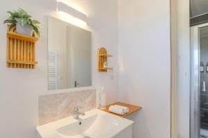 Appartements Le Pipet - T2 avec terrasse, vue, a deux pas du theatre antique : photos des chambres
