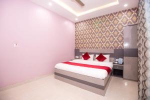 Hotel Ayodhya Palace - 400 Mtrs from HANUMAN GARHI