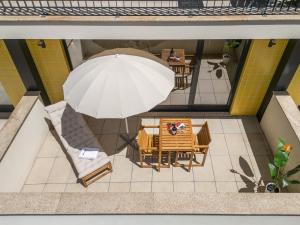 Host Wise Stylish Studio with Garage