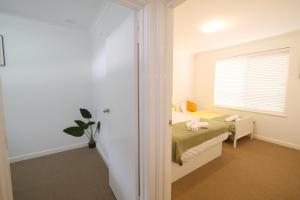 Relaxing Two-Bedroom Retreat Near the Airport