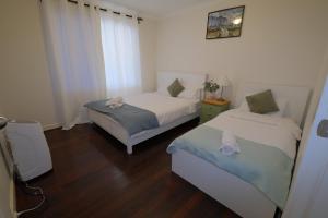 Relaxing Two-Bedroom Retreat Near the Airport