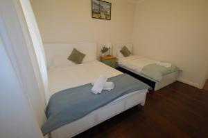 Relaxing Two-Bedroom Retreat Near the Airport