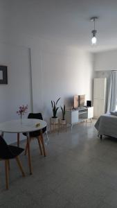 Amplio monoambiente en 7 y 34