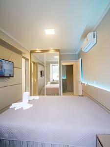 Apartamento mobiliado com sacada e chu. 2 vagas