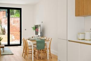 Spacious 3bd l Family Home