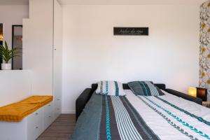 Appartements Studio Proche Port Terrasse et Wifi : photos des chambres