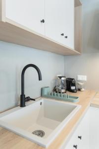 Daphni Premium Apartment - Peaceful Veranda Stay in Tinos Old Town