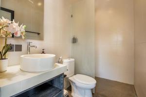 Brand New Canggu 3BR Villa-Rooftop, Gym, Projector