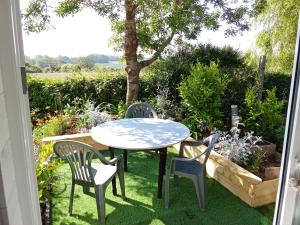 AU PETIT BONHEUR Chez lhabitant 2PERS