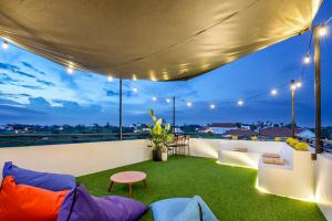 Brand New Canggu 3BR Villa-Rooftop, Gym, Projector