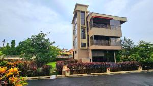 Elephant House Luxury Villa with Curve Pool-Colossal Garden-Panoramic View