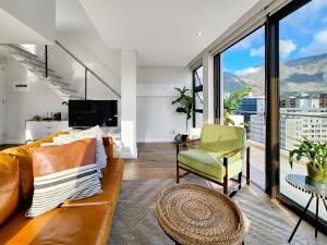 Luxury Penthouse Loft with 300 degrees Cityscape Views