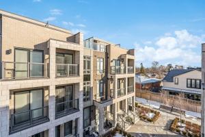 Stunning 2BR Toronto Retreat, Patio & Parking