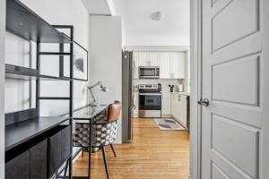 Stunning 2BR Toronto Retreat, Patio & Parking
