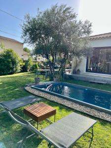 villa dans un écrin de verdure