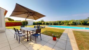 Villas Villa Emeraude - Golf & Plage : photos des chambres