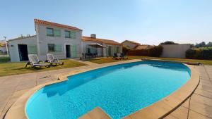 Villas Villa Emeraude - Golf & Plage : photos des chambres