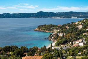 Bright apartment with terrace and sea view Le Lavandou