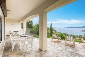 Bright apartment with terrace and sea view Le Lavandou