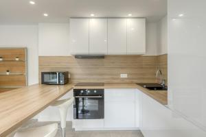 Renovated 1-bedroom apartment with sea view and large balcony Aiguebelle