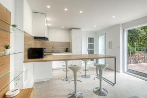 Renovated 1-bedroom apartment with sea view and large balcony Aiguebelle