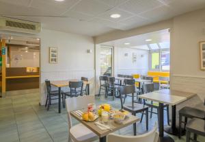 Hotels B&B HOTEL Pontault Combault : photos des chambres