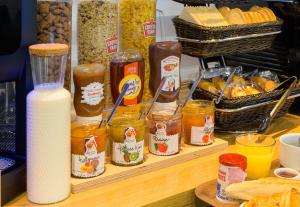 Hotels B&B HOTEL Pontault Combault : photos des chambres
