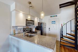 Jockey Beach Club 317